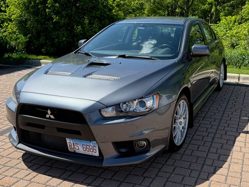 Used 2010 Mitsubishi Lancer Evolution SE image 1
