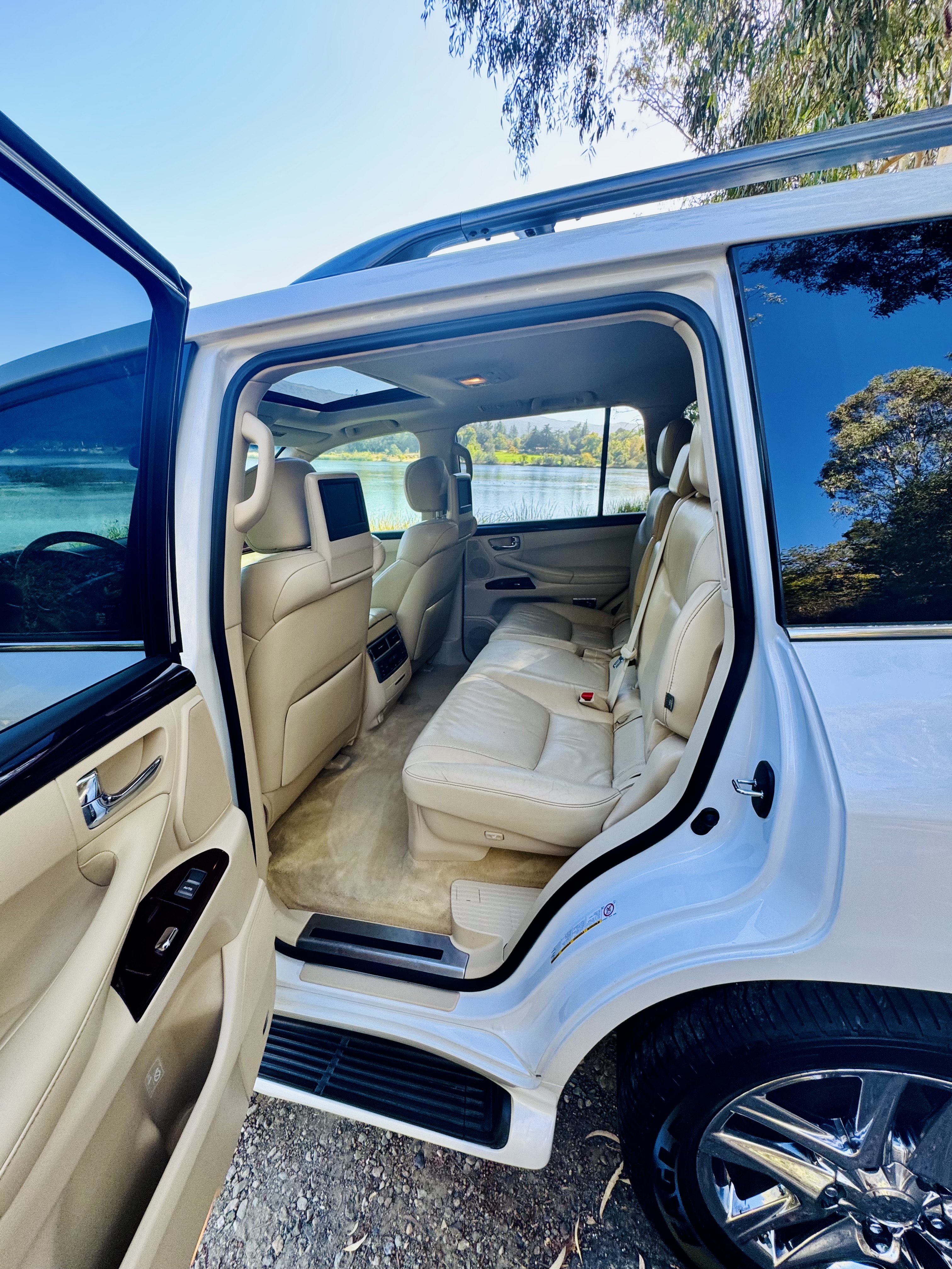 Used 2015 Lexus LX 570 4WD image 14