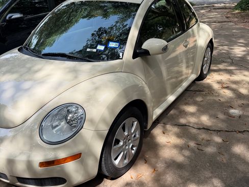 Used 2009 Volkswagen Beetle Coupe FWD image 5