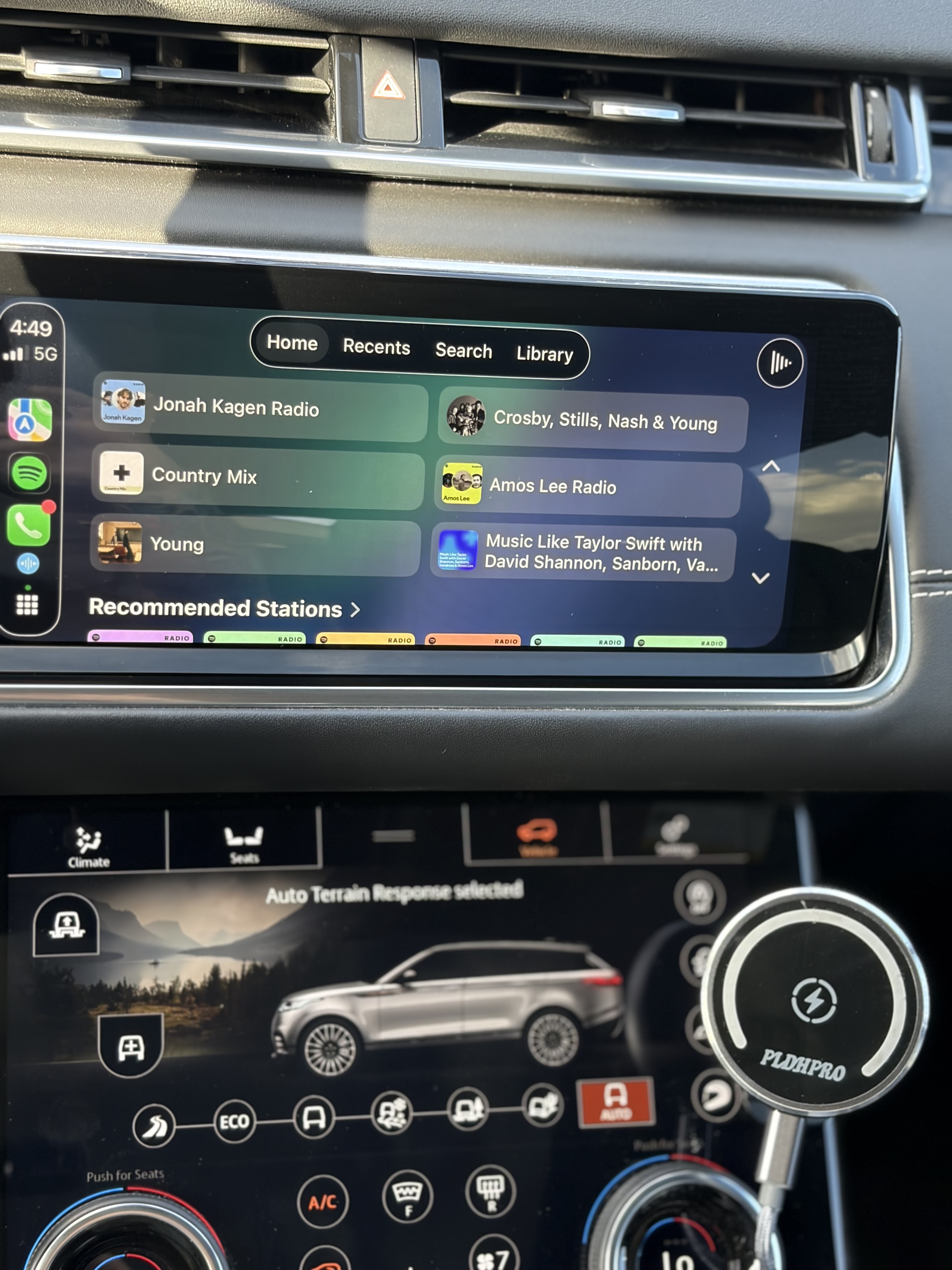 Used 2020 Land Rover Range Rover Velar R-Dynamic S AWD/4WD image 16