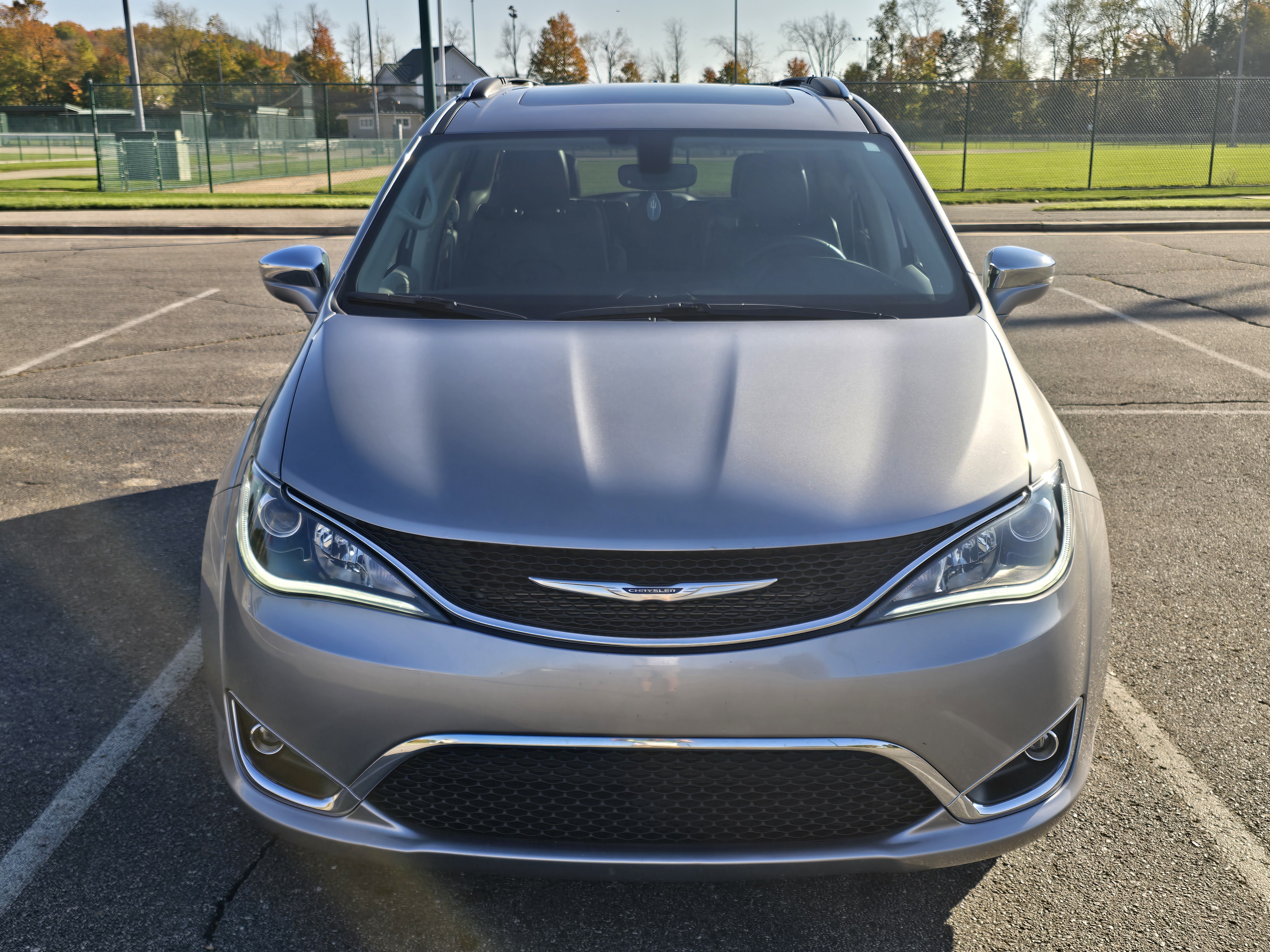 Used 2020 Chrysler Pacifica Limited FWD image 2