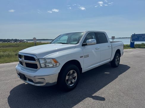 Used 2018 RAM 1500 Classic SLT AWD/4WD image 1