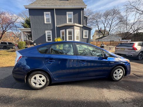 Used 2010 Toyota Prius Five image 2