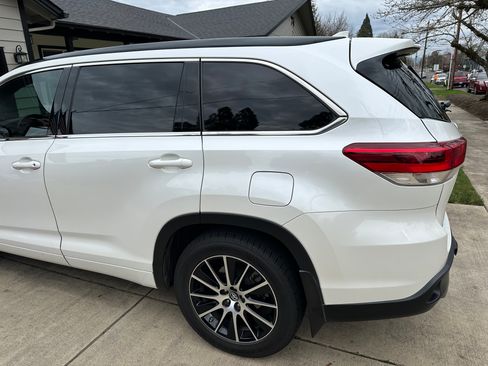 Used 2018 Toyota Highlander SE image 13