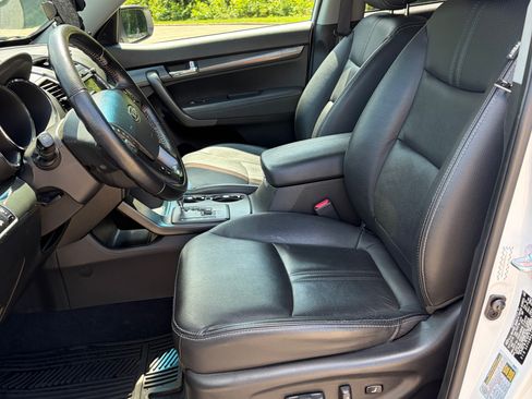 Used 2011 Kia Sorento SX AWD/4WD image 9