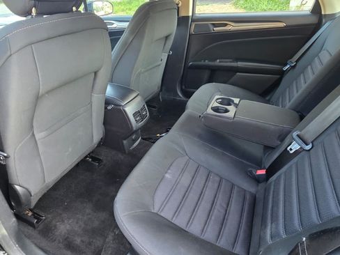 Used 2018 Ford Fusion SE w/ Fusion SE Technology Package image 6