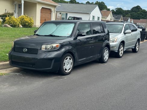 Used 2009 Scion xB Hatchback 4D image 1