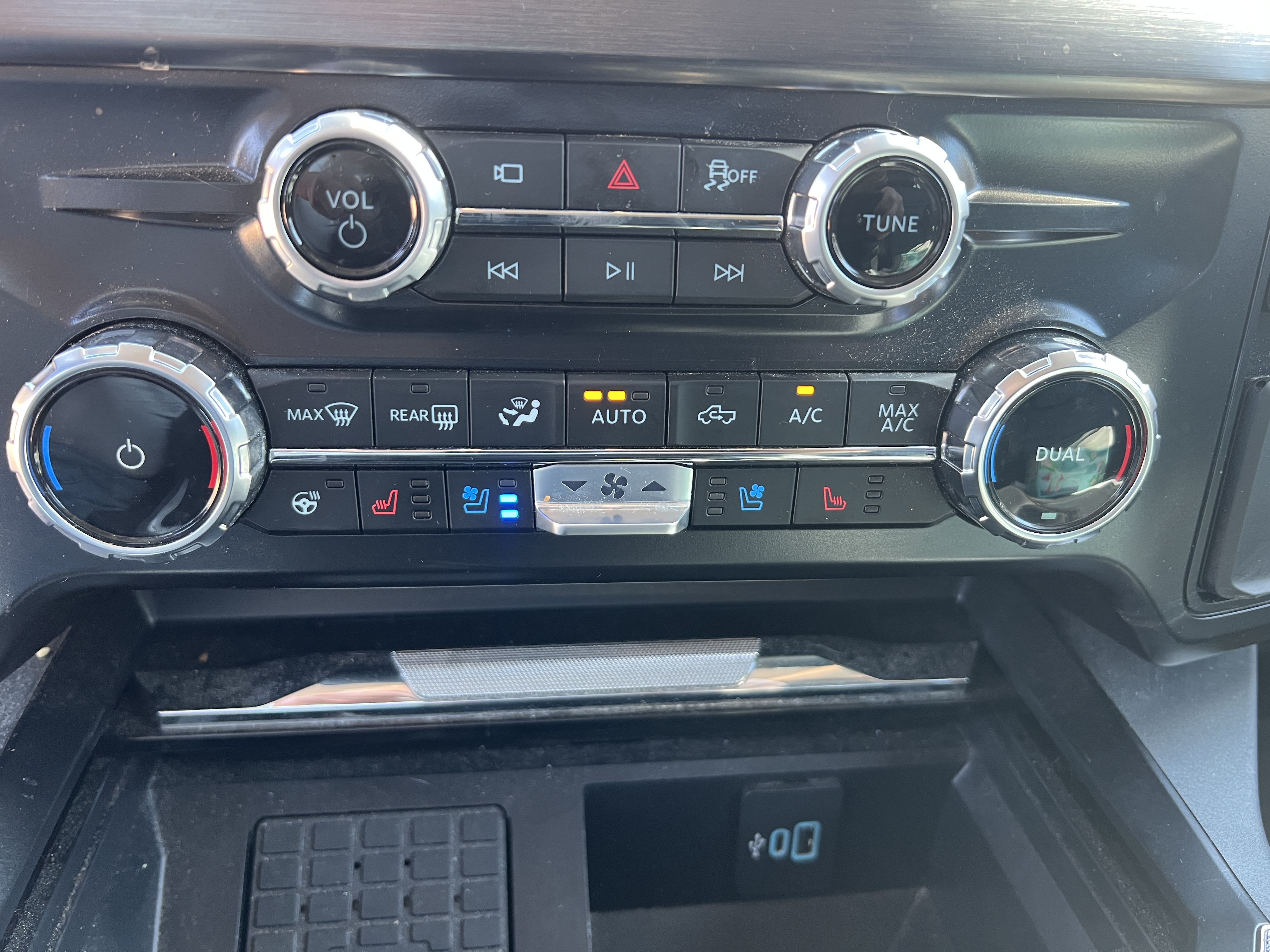 Used 2025 Ford F250 Lariat w/ Lariat Ultimate Package AWD/4WD image 11