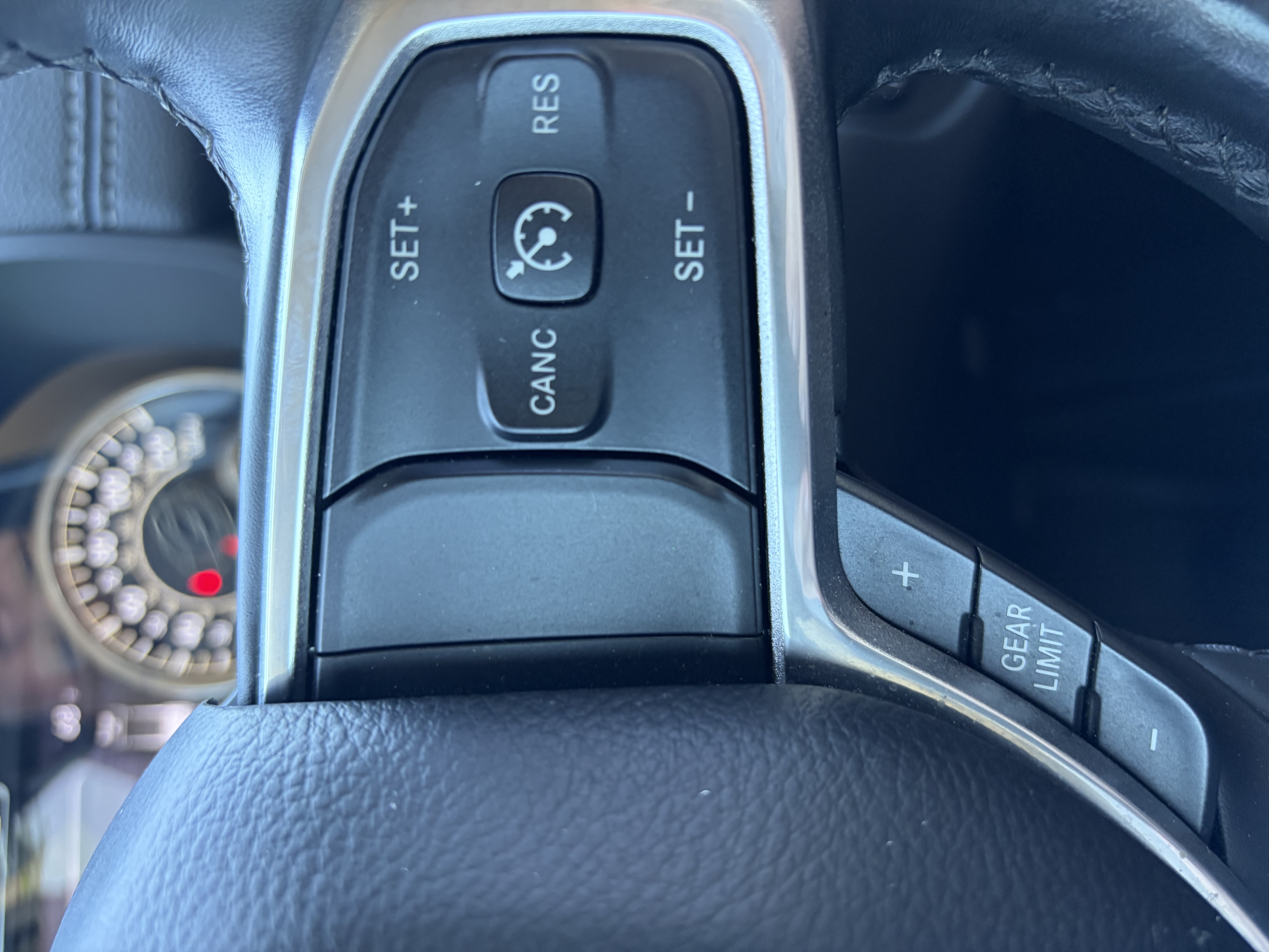 Used 2019 RAM 1500 Laramie AWD/4WD image 10