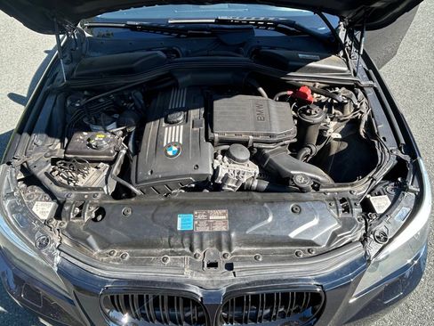 Used 2010 BMW 535i xDrive Wagon image 16