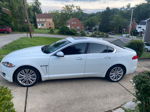 Used 2015 Jaguar XF Premium image 2