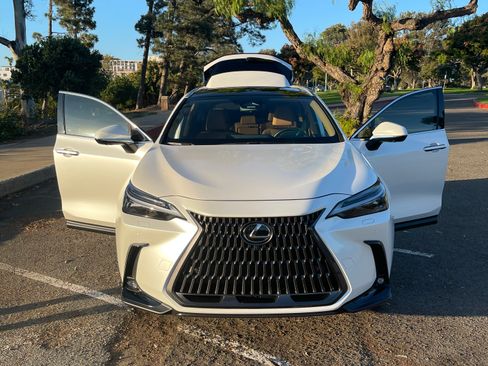 Used 2025 Lexus NX 300h AWD w/ Luxury Package image 16