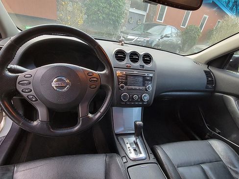 Used 2010 Nissan Altima 2.5 SL w/ SL Pkg image 5