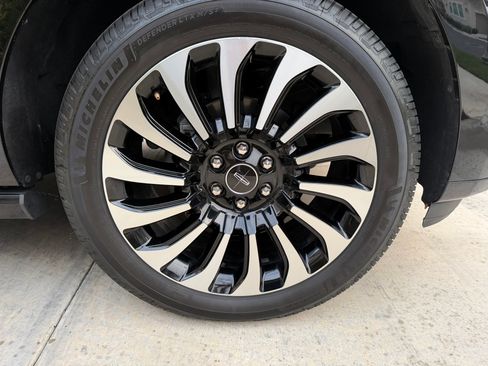 Used 2022 Lincoln Navigator Black Label image 5