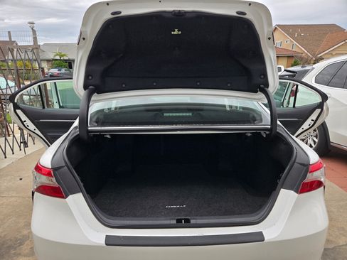 Used 2019 Toyota Camry SE image 16