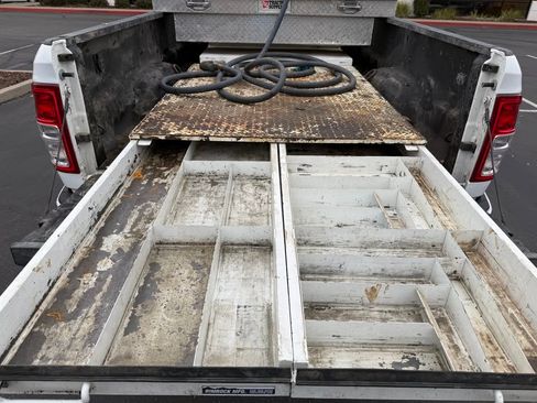 Used 2024 RAM 3500 Tradesman w/ Chrome Appearance Group image 6