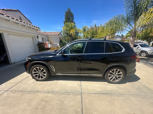 Used 2023 BMW X5 xDrive40i w/ Premium Package AWD/4WD image 2