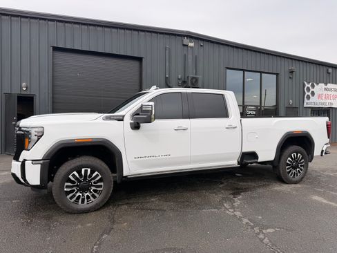 Used 2025 GMC Sierra 3500 Denali Ultimate image 4