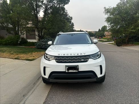 Used 2019 Land Rover Discovery SE AWD/4WD image 2