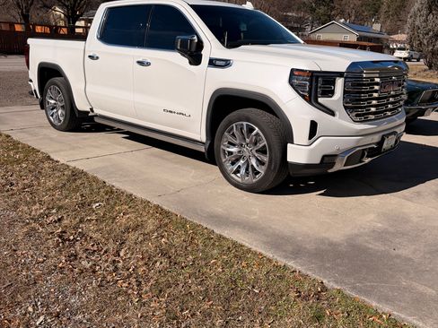 Used 2023 GMC Sierra 1500 Denali w/ Denali Reserve Package image 4