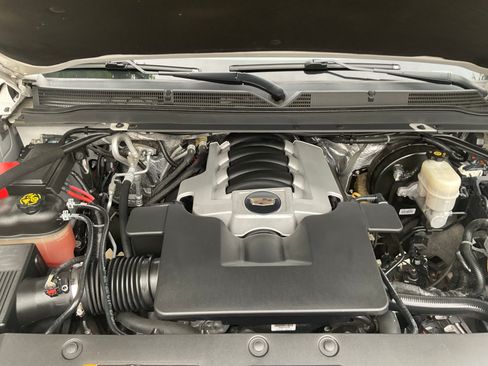 Used 2017 Cadillac Escalade Premium Luxury image 16