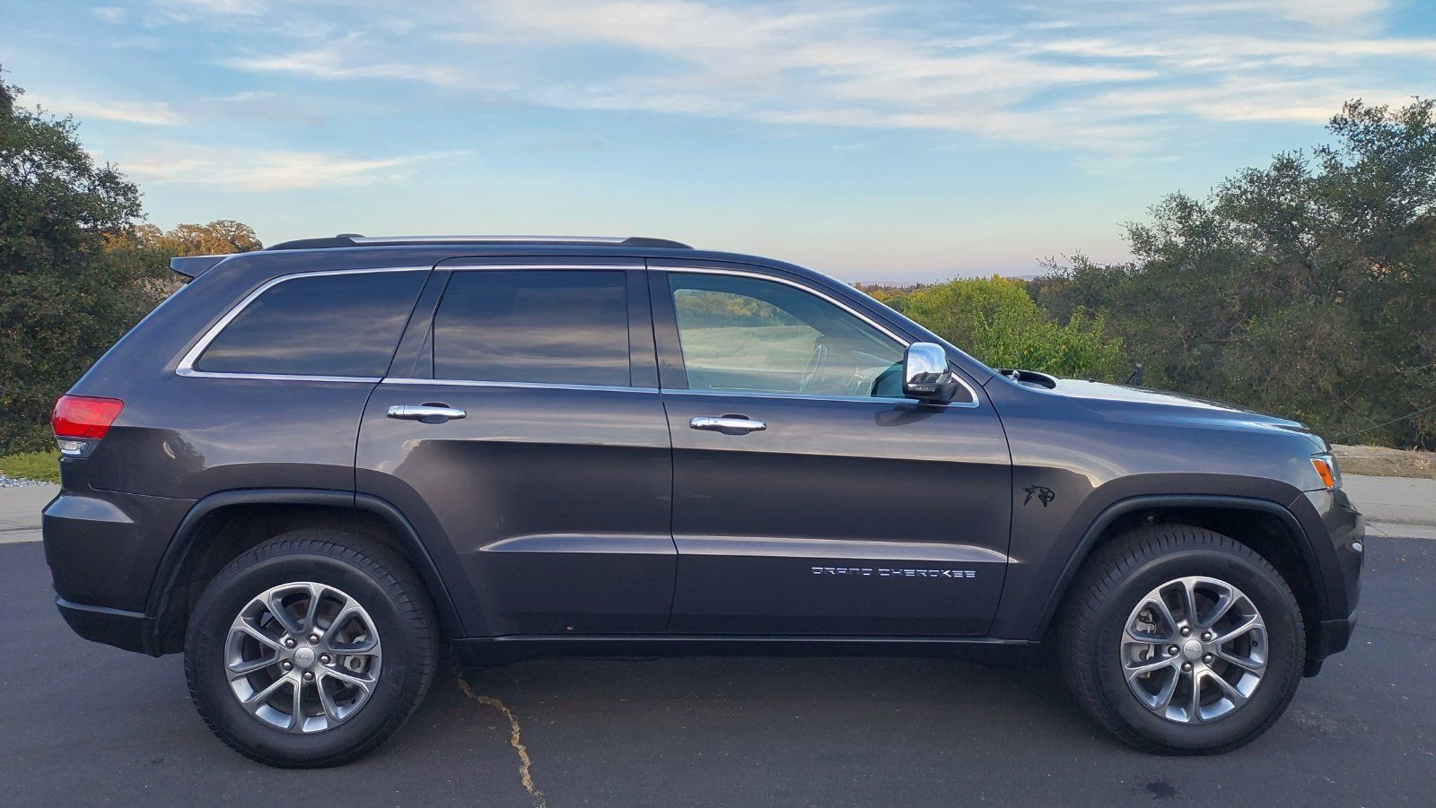 Used 2014 Jeep Grand Cherokee Limited AWD/4WD image 9