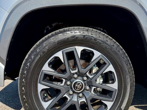 Used 2024 Toyota Tundra Limited image 11