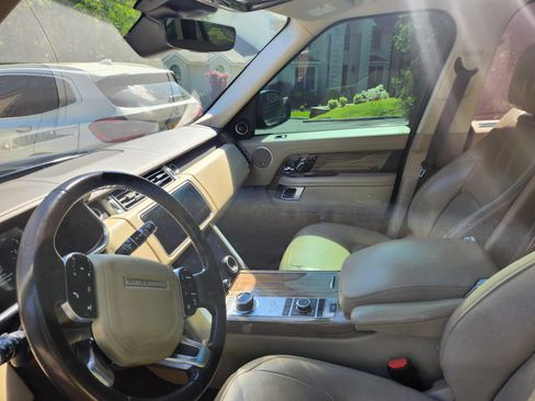 Used 2020 Land Rover Range Rover HSE image 4