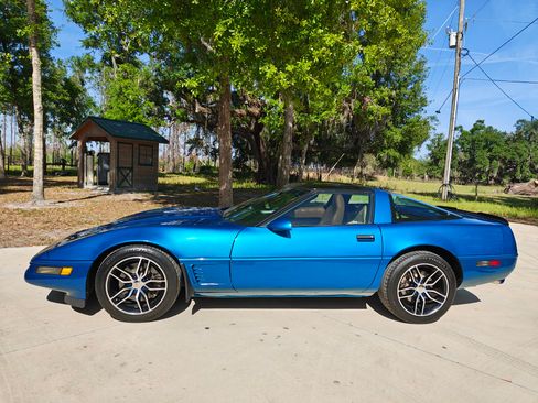 Used 1995 Chevrolet Corvette Coupe image 2