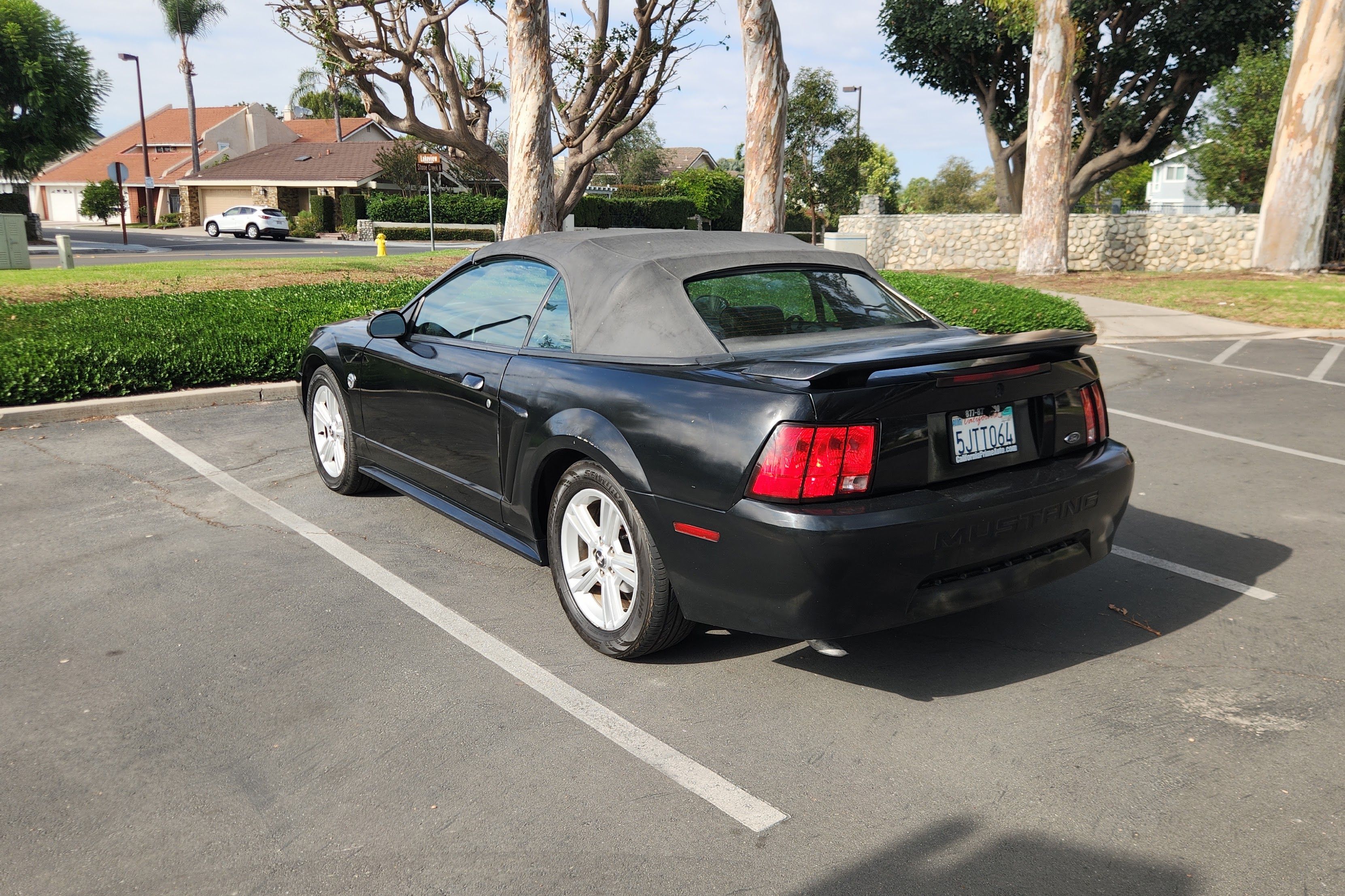 Used 2004 Ford Mustang Premium RWD image 9