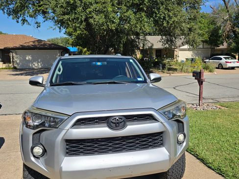 Used 2014 Toyota 4Runner SR5 image 2
