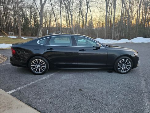 Used 2022 Volvo S90 B6 Momentum image 5