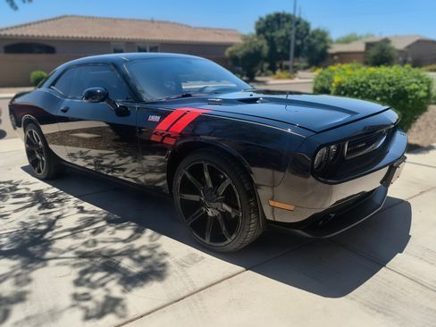 Used 2013 Dodge Challenger R/T RWD image 5