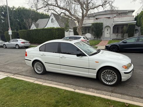 Used 2003 BMW 330xi Sedan image 1