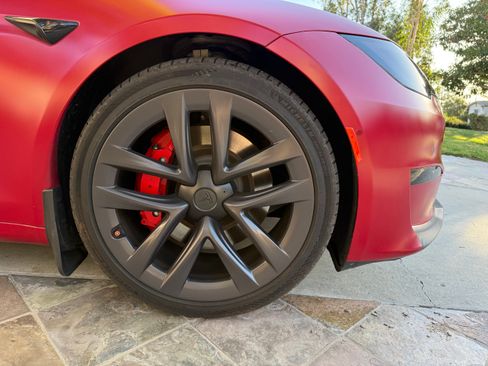 Used 2022 Tesla Model S Plaid image 14