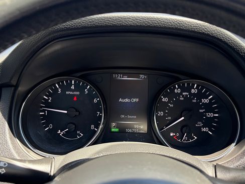 Used 2017 Nissan Rogue SV FWD image 17