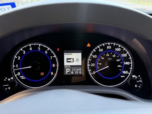 Used 2011 INFINITI G37 Journey w/ Premium Pkg image 14