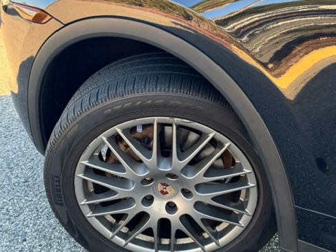 Used 2014 Porsche Cayenne Platinum Edition AWD/4WD image 8