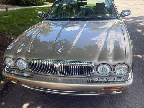 Used 1998 Jaguar XJ8 L RWD image 6
