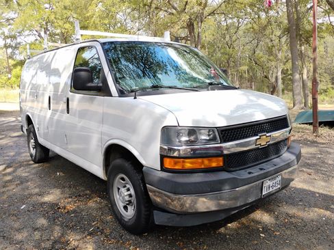 Used 2019 Chevrolet Express 3500 w/ Driver Convenience Package image 5