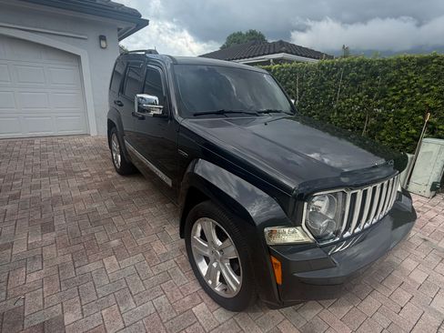 Used 2011 Jeep Liberty Sport AWD/4WD image 8