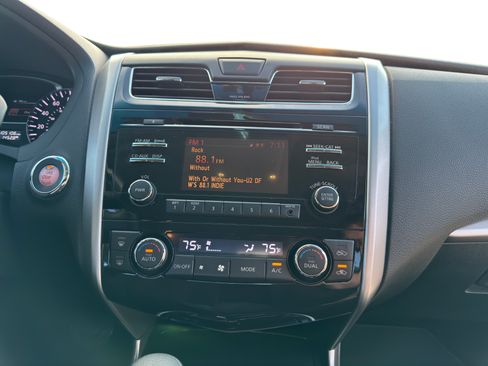 Used 2013 Nissan Altima 3.5 SV image 17