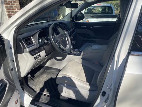 Used 2019 Toyota Highlander Limited Platinum image 12