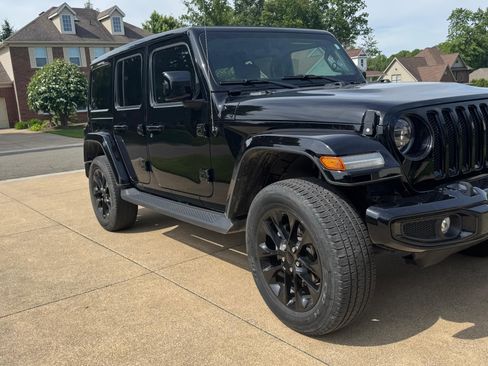 Used 2021 Jeep Wrangler Unlimited Sahara AWD/4WD image 4