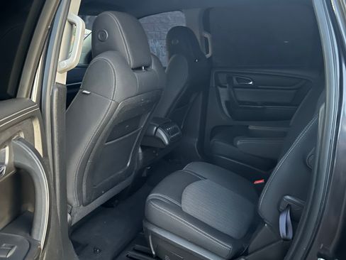 Used 2015 Chevrolet Traverse LT image 9