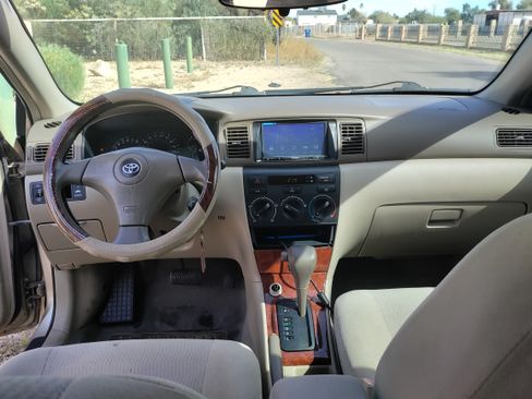 Used 2005 Toyota Corolla LE image 2