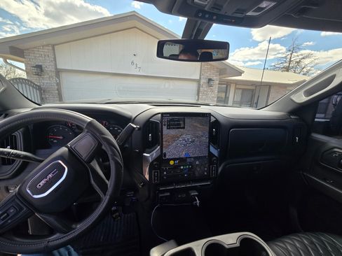 Used 2021 GMC Sierra 2500 4x4 Crew Cab w/ Gooseneck/5TH Wheel Package image 10