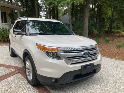 Used 2012 Ford Explorer XLT FWD image 2