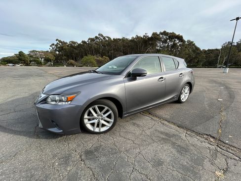 Used 2017 Lexus CT 200h w/ Seat Comfort Package image 10