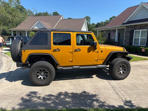 Used 2014 Jeep Wrangler Unlimited Sport w/ Quick Order Package 24S AWD/4WD image 4